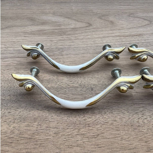 Vintage‎ Allison French Provincial Drawer Pulls Lot of 4 Center White On Brass - Picture 2 of 8